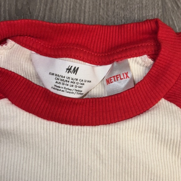 H&M X Stranger Things Long Sleeve - Picture 3 of 3